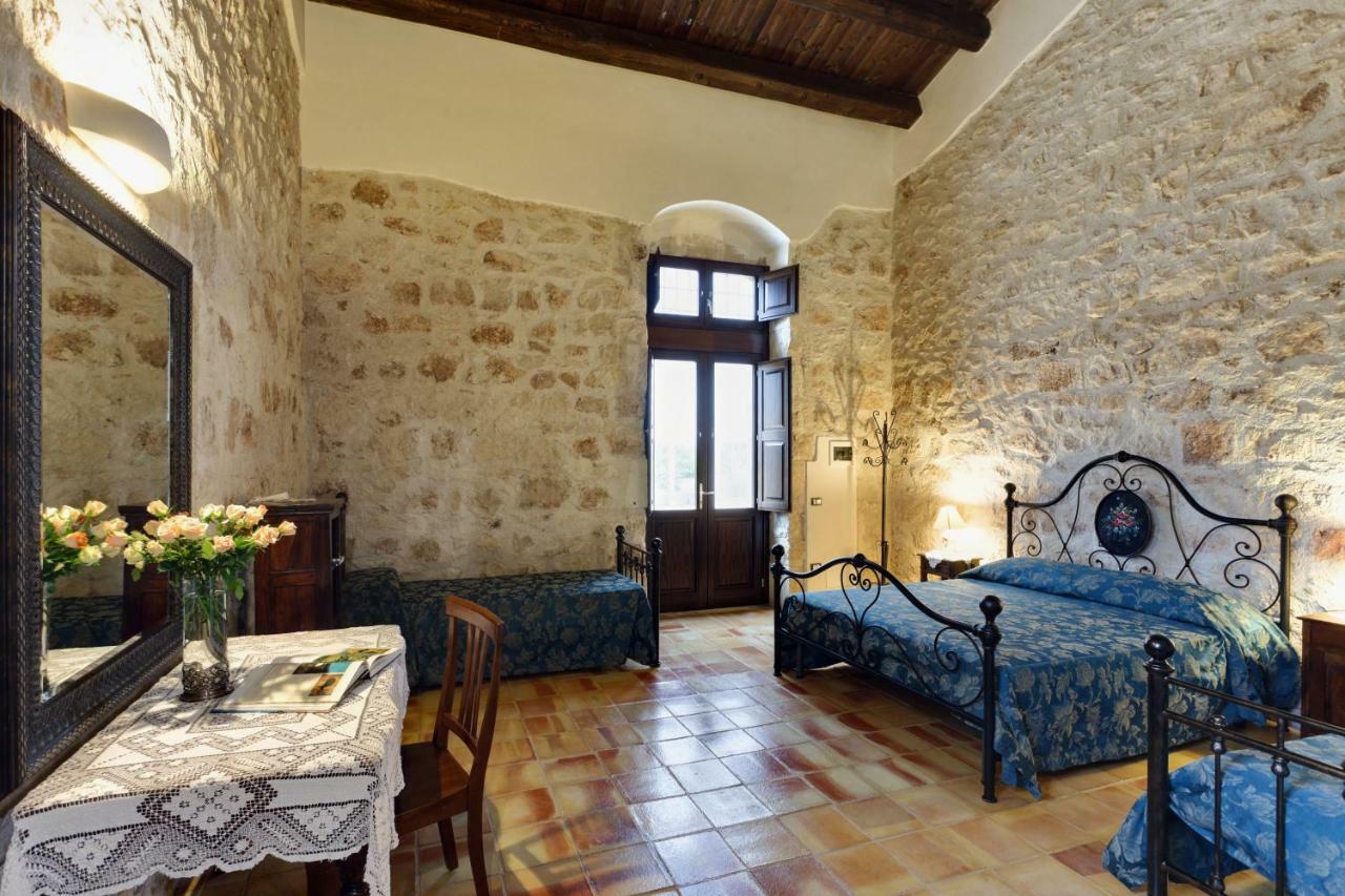 Agriturismo Gaia Villa Noto Phòng bức ảnh